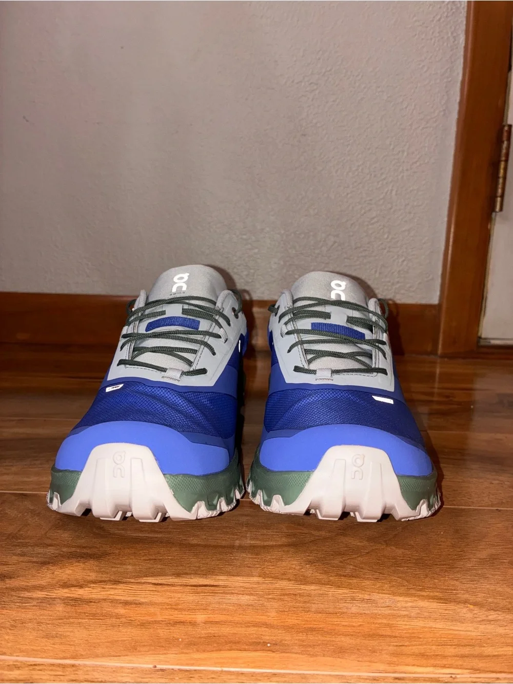 On Cloud Women’s Cloudventure Waterproof Trail Run Shoes, blue/green - size 10